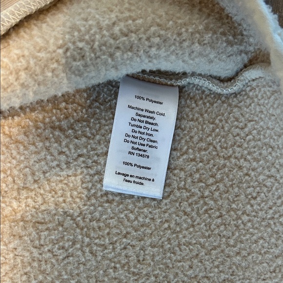 Vineyard Vines Cream Sherpa Vest - Picture 5 of 6